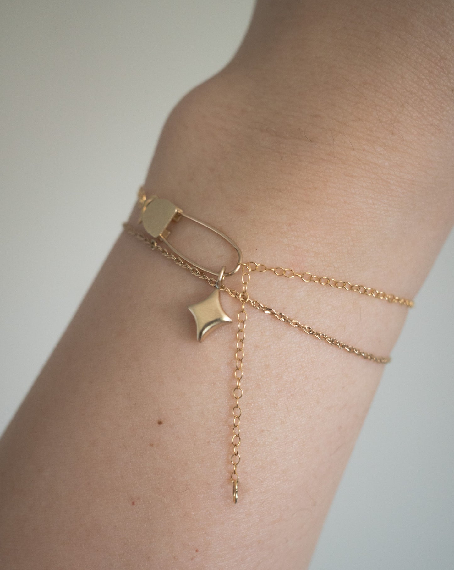 gold charm - shooting star
