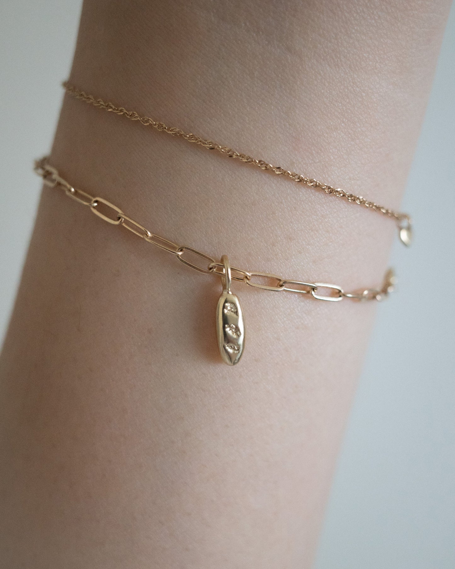 gold charm - le baguette